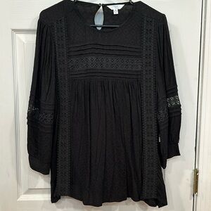 Black Time & Tru flowy women’s shirt bnwt